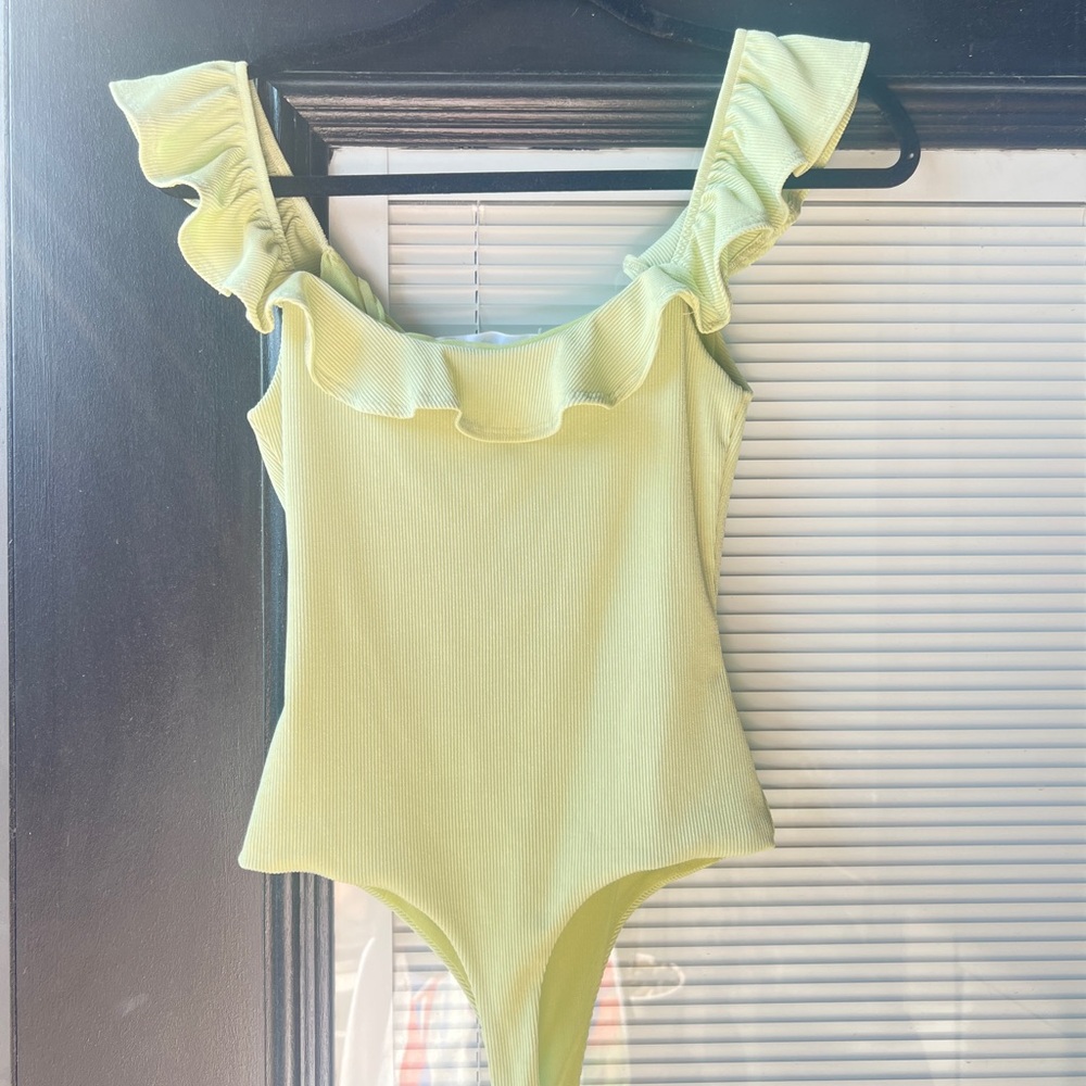 Astr Ruffled Green Bodysuit - Picture 4 of 4